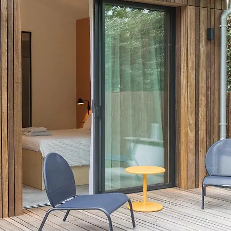 Salty Woods Lodge, D'hotes
