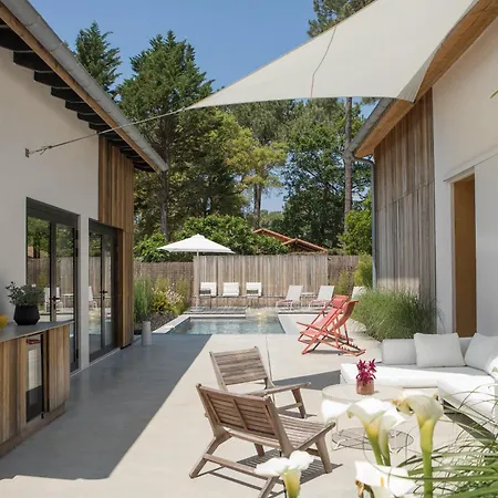 Salty Woods Lodge, D'hotes