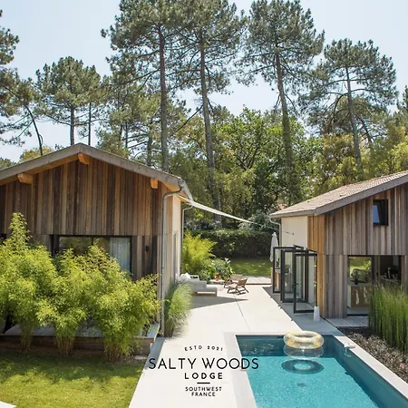 Salty Woods Lodge, D'hotes